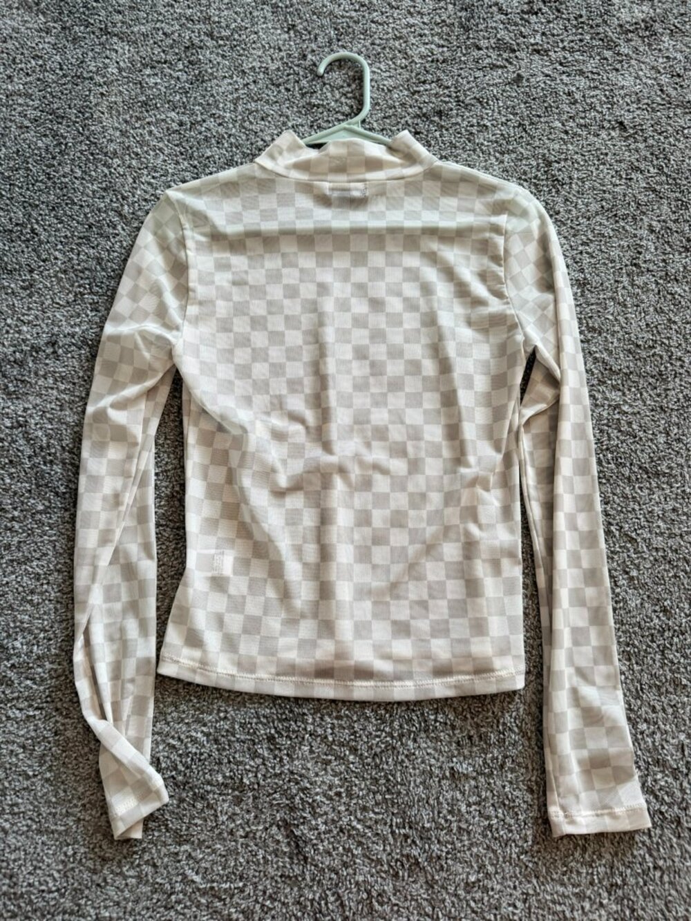 White Checker Pattern Mesh Top - Picture 3 of 3